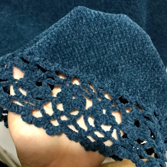 Soft Poncho Sweater with Lace Detail- NWOT-Pretty! - Picture 4 of 16